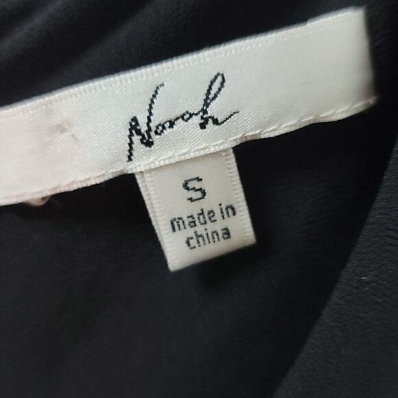 Beautiful Noroh Black Blouse! - Picture 5 of 6